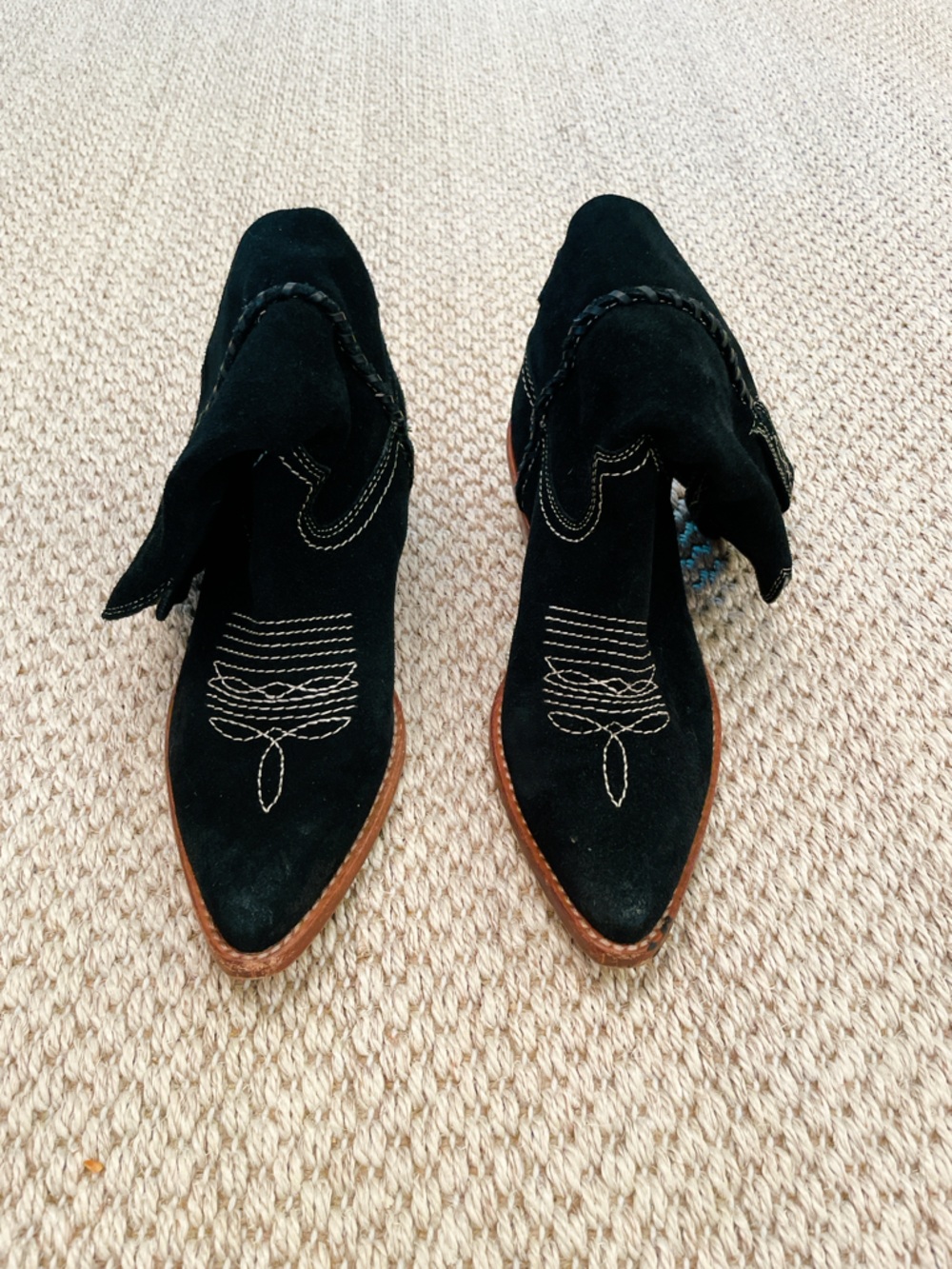 Black Embroidered Pointy Toe Suede Western Boots Mid-Shaft Boots size 6 - EUC - Picture 6 of 8